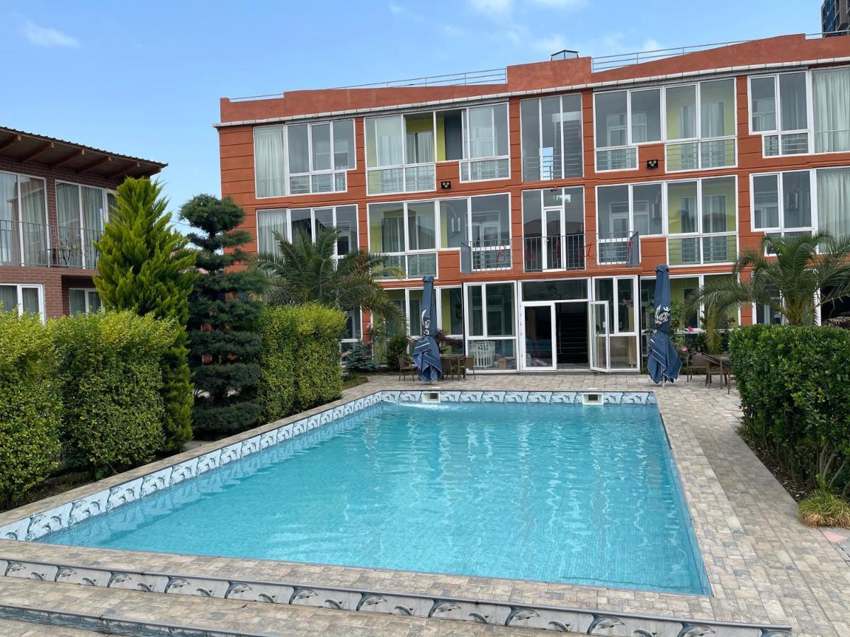 Hotel Buta Batumi Exterior photo