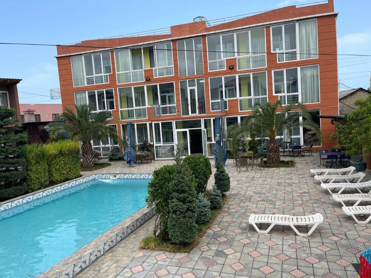 Hotel Buta Batumi Exterior photo