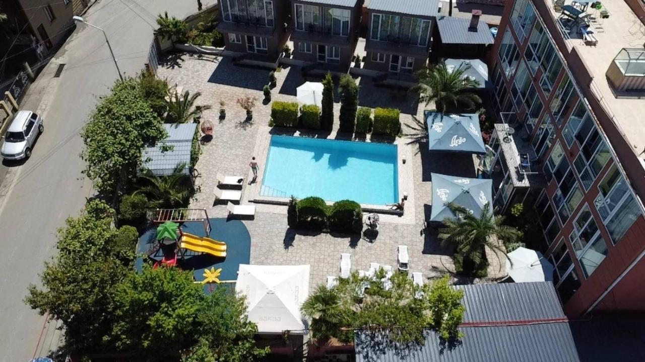Hotel Buta Batumi Exterior photo