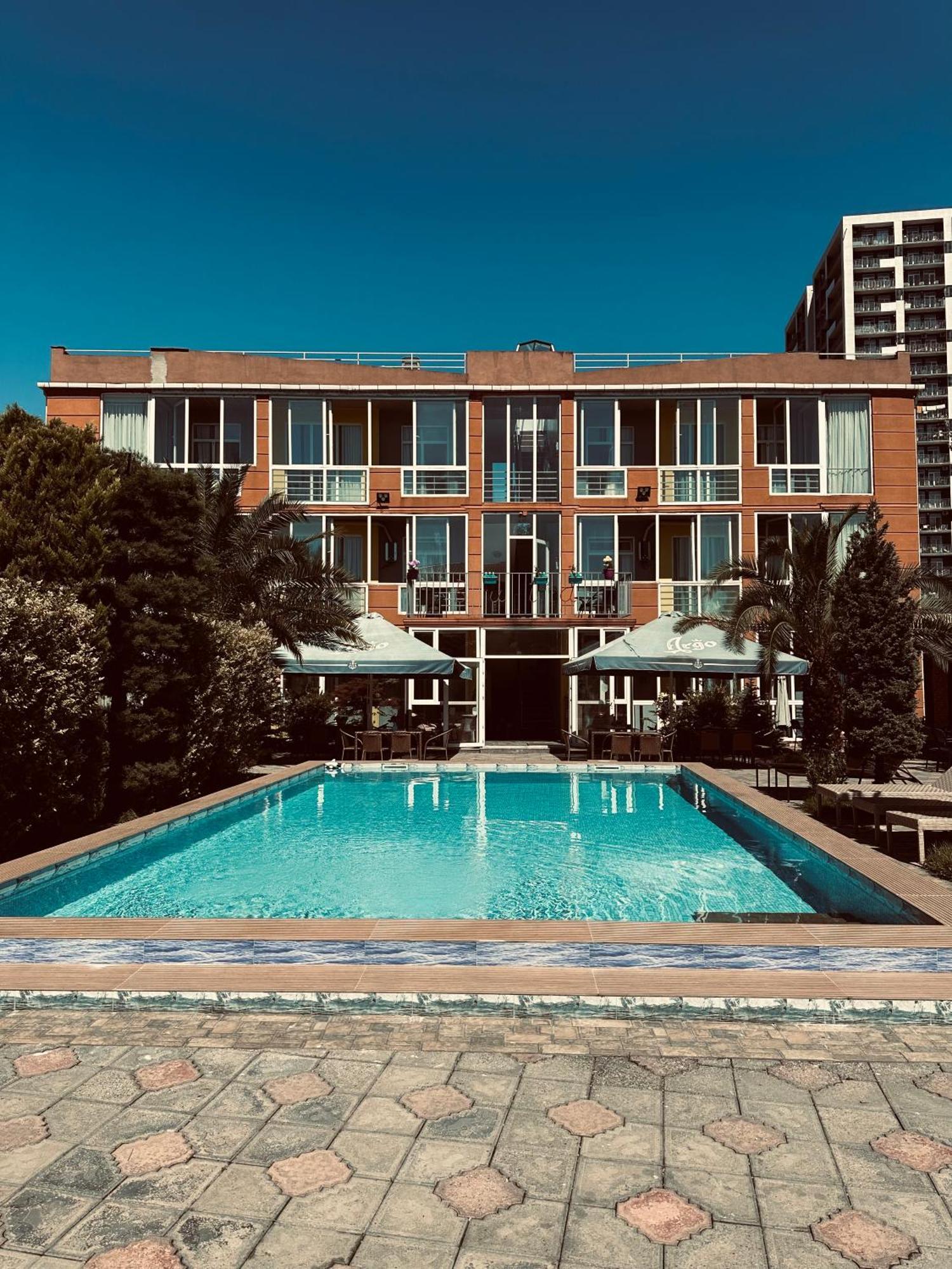 Hotel Buta Batumi Exterior photo