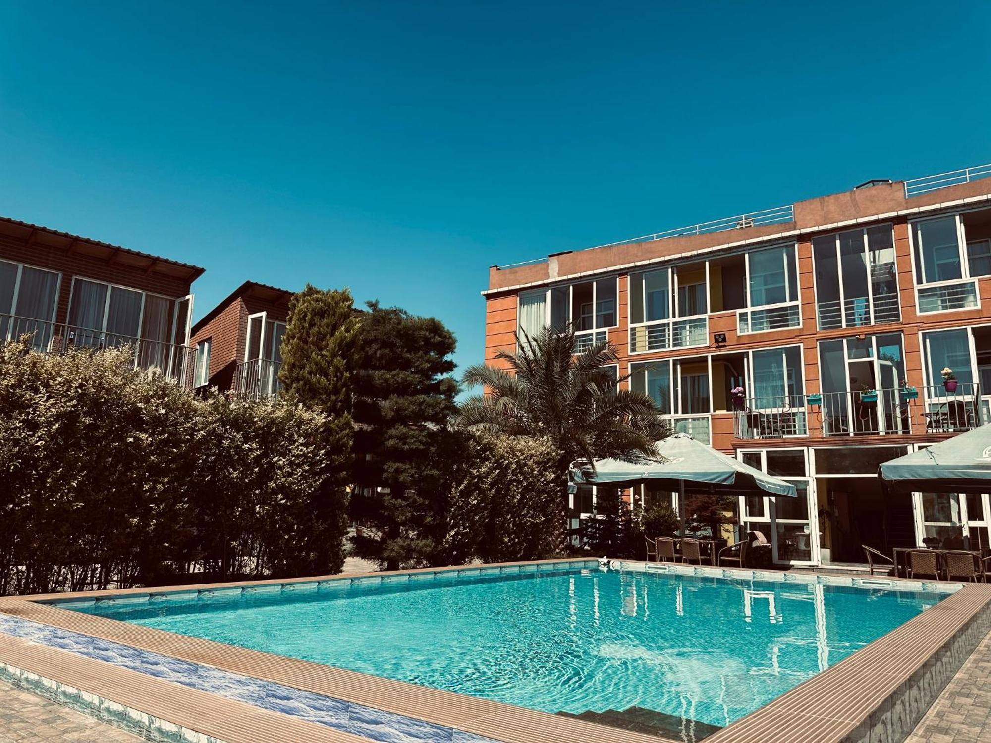 Hotel Buta Batumi Exterior photo